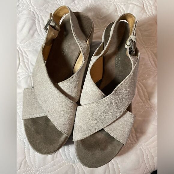 Janet Sport Bone Colored Platform Shoes Size 5.5 - Picture 3 of 8